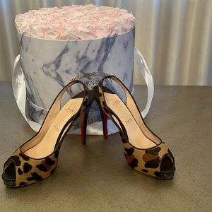 Christian Louboutin animal print peep-toe pony hair sling back. Size 40.5.